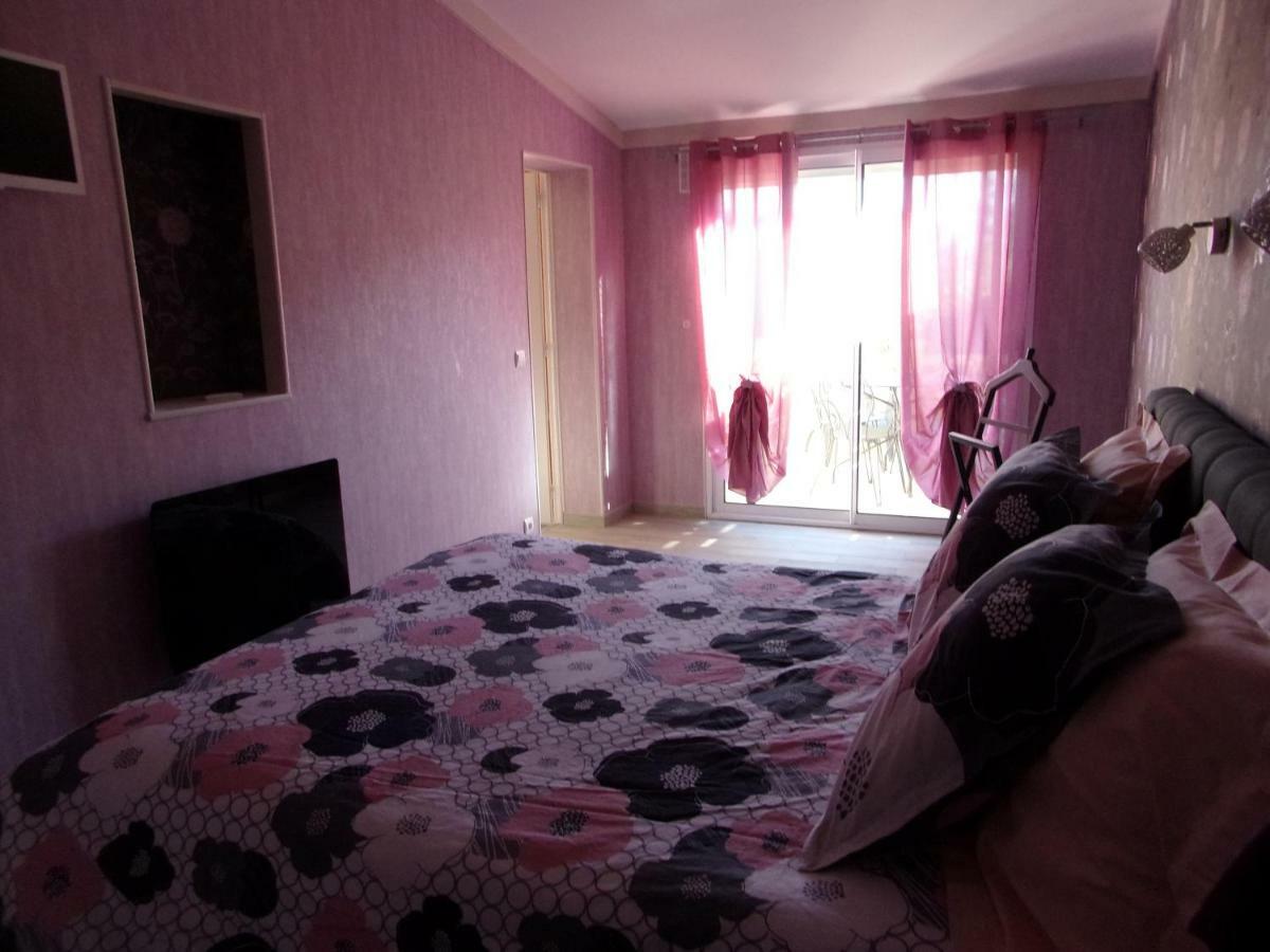 Appartamento 19 Rue Du Cadran Montmorillon Esterno foto
